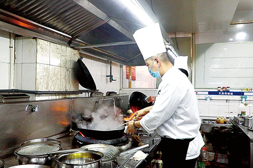 1643683062894265.jpg 灶台上的坚守者.jpg