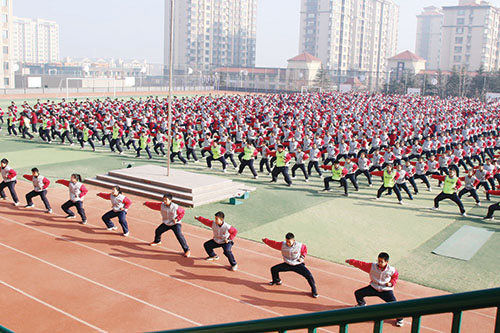 1706939707406779.jpg 市教体局—课间武术.jpg