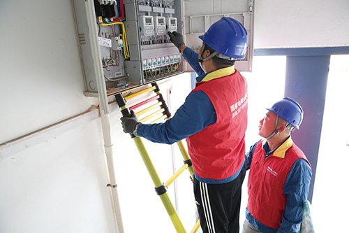 1707099400204435.jpg 电力公司扎实推进老旧小区环境提升工程建设.jpg